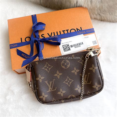 m9821 louis vuitton|Louis Vuitton mini pochette price.